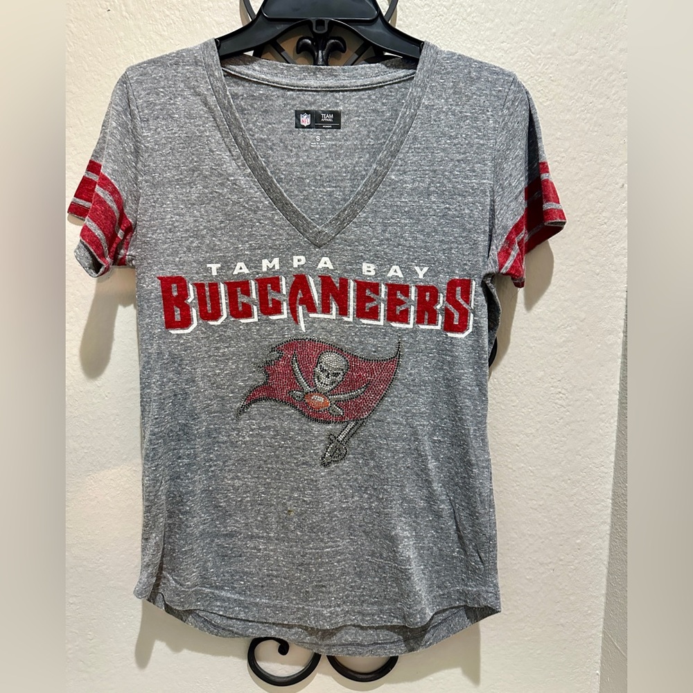 NFL Women’s Tampa Bay Buccaneers Tshirt Small
